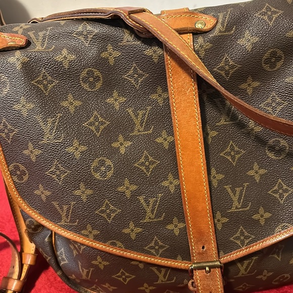 Louis Vuitton Canvas Monogram Saumur shoulder bag - Picture 2 of 6